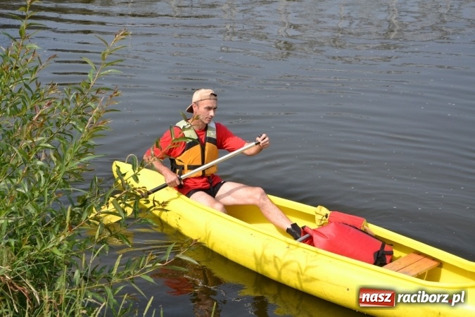 Zdjęcie w galerii na portalu naszraciborz.pl: Graniczne meandry otwarte. Gmina Krzyżanowice i miasto Bogumin oficjalnie rozpoczęli sezon wodniacki  wiadomości z regionu