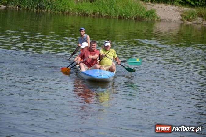 Zdjęcie w galerii na portalu naszraciborz.pl: Graniczne meandry otwarte. Gmina Krzyżanowice i miasto Bogumin oficjalnie rozpoczęli sezon wodniacki  wiadomości z regionu