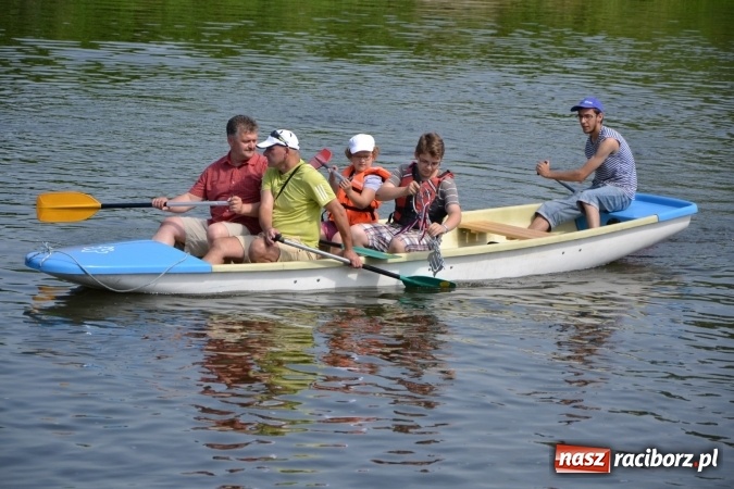 Zdjęcie w galerii na portalu naszraciborz.pl: Graniczne meandry otwarte. Gmina Krzyżanowice i miasto Bogumin oficjalnie rozpoczęli sezon wodniacki  wiadomości z regionu