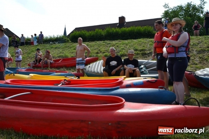 Zdjęcie w galerii na portalu naszraciborz.pl: Graniczne meandry otwarte. Gmina Krzyżanowice i miasto Bogumin oficjalnie rozpoczęli sezon wodniacki  wiadomości z regionu