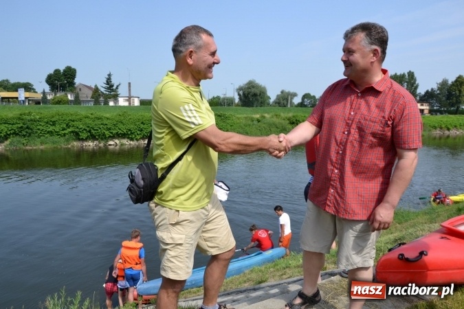 Zdjęcie w galerii na portalu naszraciborz.pl: Graniczne meandry otwarte. Gmina Krzyżanowice i miasto Bogumin oficjalnie rozpoczęli sezon wodniacki  wiadomości z regionu