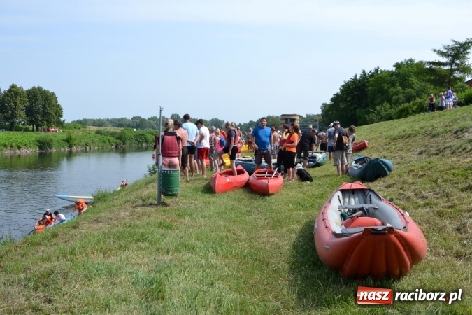 Zdjęcie w galerii na portalu naszraciborz.pl: Graniczne meandry otwarte. Gmina Krzyżanowice i miasto Bogumin oficjalnie rozpoczęli sezon wodniacki  wiadomości z regionu