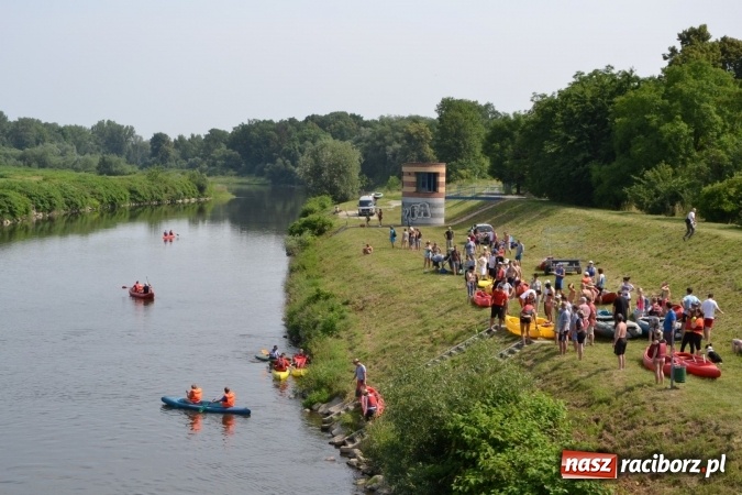 Zdjęcie w galerii na portalu naszraciborz.pl: Graniczne meandry otwarte. Gmina Krzyżanowice i miasto Bogumin oficjalnie rozpoczęli sezon wodniacki  wiadomości z regionu