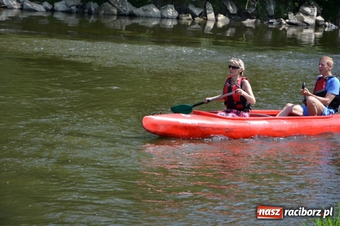 Zdjęcie w galerii na portalu naszraciborz.pl: Graniczne meandry otwarte. Gmina Krzyżanowice i miasto Bogumin oficjalnie rozpoczęli sezon wodniacki  wiadomości z regionu