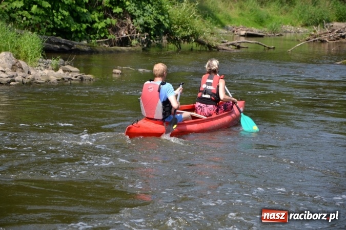 Zdjęcie w galerii na portalu naszraciborz.pl: Graniczne meandry otwarte. Gmina Krzyżanowice i miasto Bogumin oficjalnie rozpoczęli sezon wodniacki  wiadomości z regionu