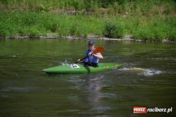 Zdjęcie w galerii na portalu naszraciborz.pl: Graniczne meandry otwarte. Gmina Krzyżanowice i miasto Bogumin oficjalnie rozpoczęli sezon wodniacki  wiadomości z regionu