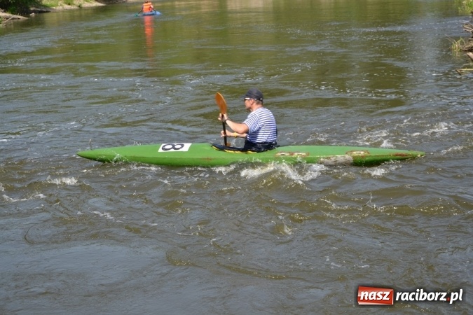 Zdjęcie w galerii na portalu naszraciborz.pl: Graniczne meandry otwarte. Gmina Krzyżanowice i miasto Bogumin oficjalnie rozpoczęli sezon wodniacki  wiadomości z regionu