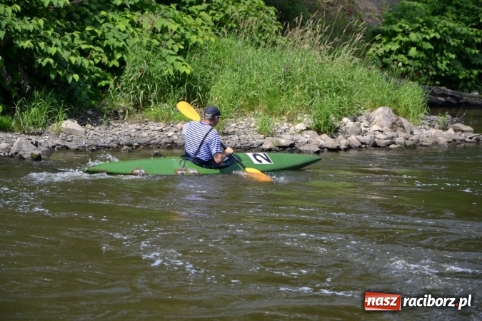 Zdjęcie w galerii na portalu naszraciborz.pl: Graniczne meandry otwarte. Gmina Krzyżanowice i miasto Bogumin oficjalnie rozpoczęli sezon wodniacki  wiadomości z regionu
