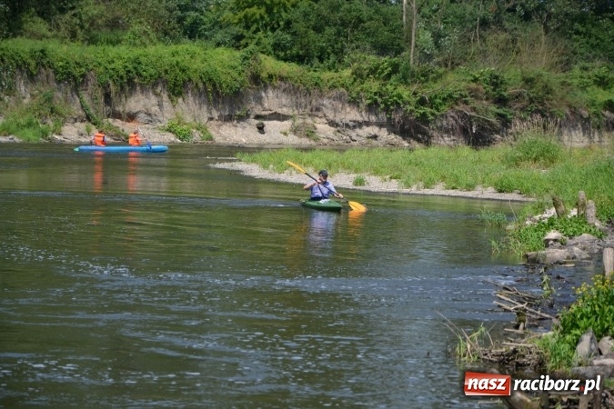 Zdjęcie w galerii na portalu naszraciborz.pl: Graniczne meandry otwarte. Gmina Krzyżanowice i miasto Bogumin oficjalnie rozpoczęli sezon wodniacki  wiadomości z regionu