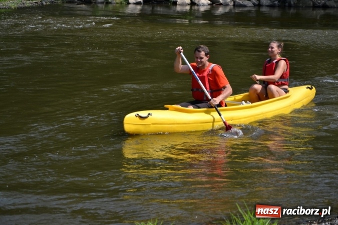 Zdjęcie w galerii na portalu naszraciborz.pl: Graniczne meandry otwarte. Gmina Krzyżanowice i miasto Bogumin oficjalnie rozpoczęli sezon wodniacki  wiadomości z regionu