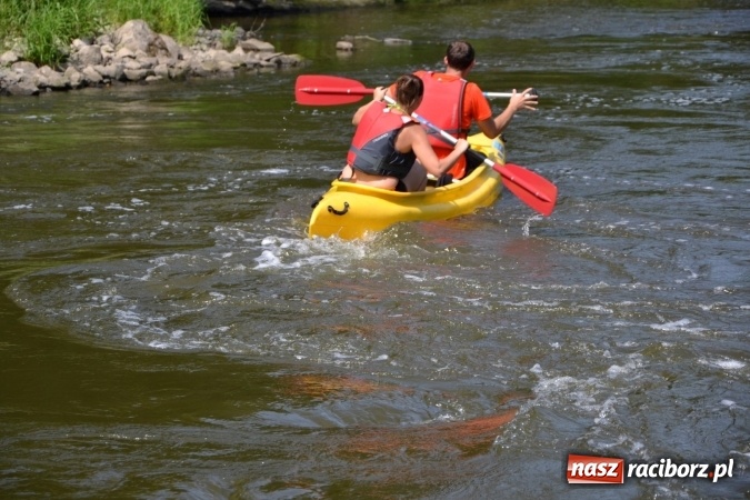 Zdjęcie w galerii na portalu naszraciborz.pl: Graniczne meandry otwarte. Gmina Krzyżanowice i miasto Bogumin oficjalnie rozpoczęli sezon wodniacki  wiadomości z regionu