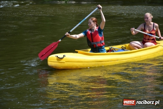 Zdjęcie w galerii na portalu naszraciborz.pl: Graniczne meandry otwarte. Gmina Krzyżanowice i miasto Bogumin oficjalnie rozpoczęli sezon wodniacki  wiadomości z regionu