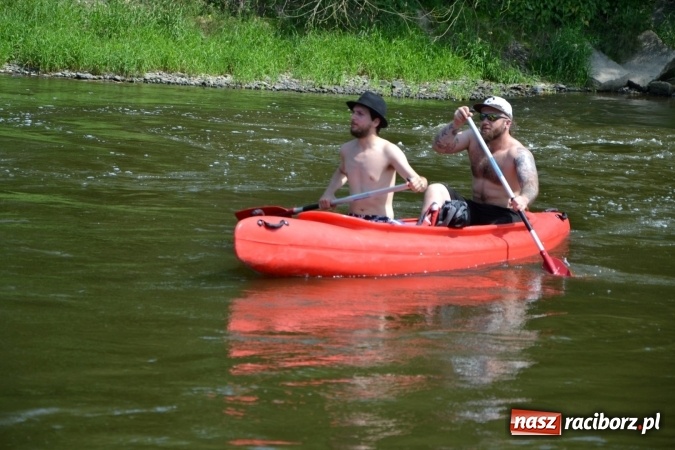 Zdjęcie w galerii na portalu naszraciborz.pl: Graniczne meandry otwarte. Gmina Krzyżanowice i miasto Bogumin oficjalnie rozpoczęli sezon wodniacki  wiadomości z regionu