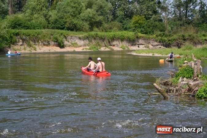 Zdjęcie w galerii na portalu naszraciborz.pl: Graniczne meandry otwarte. Gmina Krzyżanowice i miasto Bogumin oficjalnie rozpoczęli sezon wodniacki  wiadomości z regionu
