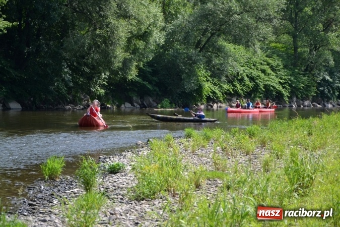 Zdjęcie w galerii na portalu naszraciborz.pl: Graniczne meandry otwarte. Gmina Krzyżanowice i miasto Bogumin oficjalnie rozpoczęli sezon wodniacki  wiadomości z regionu