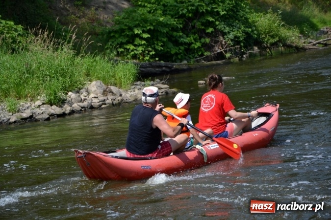 Zdjęcie w galerii na portalu naszraciborz.pl: Graniczne meandry otwarte. Gmina Krzyżanowice i miasto Bogumin oficjalnie rozpoczęli sezon wodniacki  wiadomości z regionu