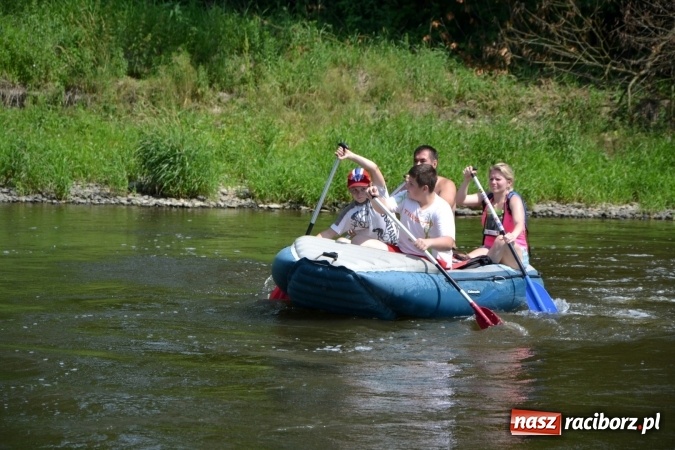 Zdjęcie w galerii na portalu naszraciborz.pl: Graniczne meandry otwarte. Gmina Krzyżanowice i miasto Bogumin oficjalnie rozpoczęli sezon wodniacki  wiadomości z regionu