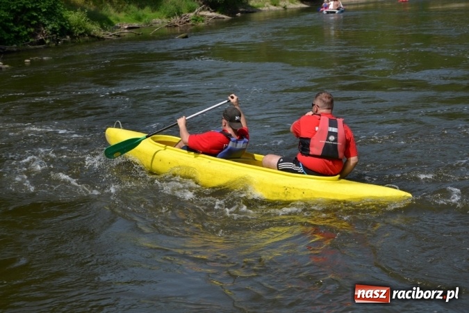 Zdjęcie w galerii na portalu naszraciborz.pl: Graniczne meandry otwarte. Gmina Krzyżanowice i miasto Bogumin oficjalnie rozpoczęli sezon wodniacki  wiadomości z regionu