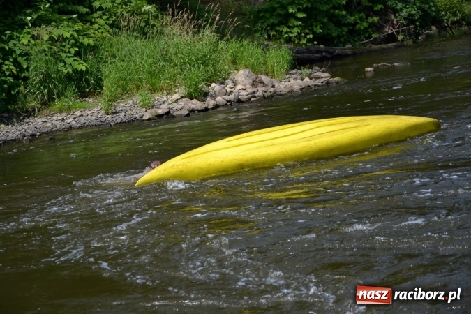 Zdjęcie w galerii na portalu naszraciborz.pl: Graniczne meandry otwarte. Gmina Krzyżanowice i miasto Bogumin oficjalnie rozpoczęli sezon wodniacki  wiadomości z regionu