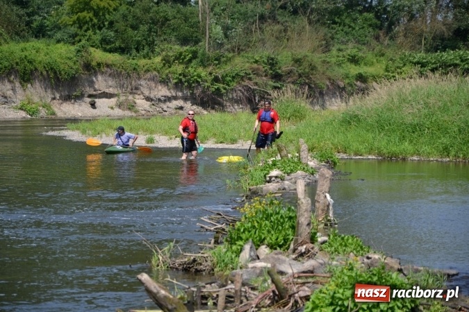 Zdjęcie w galerii na portalu naszraciborz.pl: Graniczne meandry otwarte. Gmina Krzyżanowice i miasto Bogumin oficjalnie rozpoczęli sezon wodniacki  wiadomości z regionu