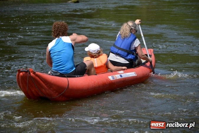 Zdjęcie w galerii na portalu naszraciborz.pl: Graniczne meandry otwarte. Gmina Krzyżanowice i miasto Bogumin oficjalnie rozpoczęli sezon wodniacki  wiadomości z regionu