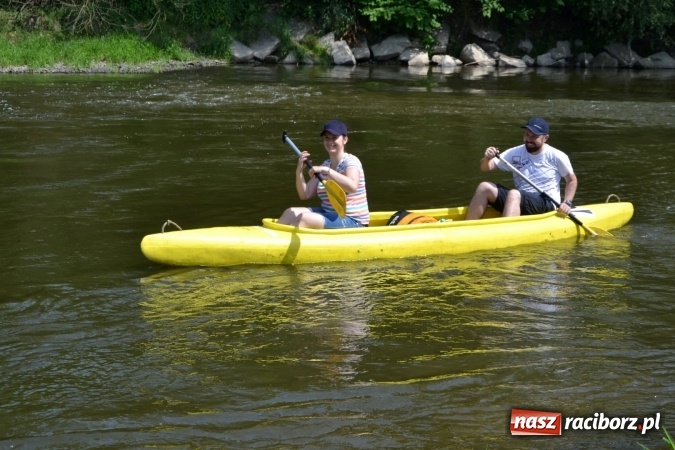 Zdjęcie w galerii na portalu naszraciborz.pl: Graniczne meandry otwarte. Gmina Krzyżanowice i miasto Bogumin oficjalnie rozpoczęli sezon wodniacki  wiadomości z regionu