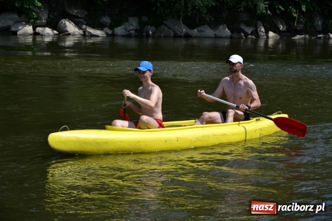 Zdjęcie w galerii na portalu naszraciborz.pl: Graniczne meandry otwarte. Gmina Krzyżanowice i miasto Bogumin oficjalnie rozpoczęli sezon wodniacki  wiadomości z regionu