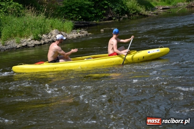 Zdjęcie w galerii na portalu naszraciborz.pl: Graniczne meandry otwarte. Gmina Krzyżanowice i miasto Bogumin oficjalnie rozpoczęli sezon wodniacki  wiadomości z regionu