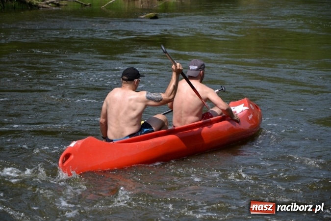 Zdjęcie w galerii na portalu naszraciborz.pl: Graniczne meandry otwarte. Gmina Krzyżanowice i miasto Bogumin oficjalnie rozpoczęli sezon wodniacki  wiadomości z regionu
