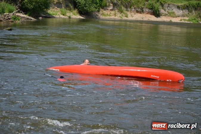 Zdjęcie w galerii na portalu naszraciborz.pl: Graniczne meandry otwarte. Gmina Krzyżanowice i miasto Bogumin oficjalnie rozpoczęli sezon wodniacki  wiadomości z regionu