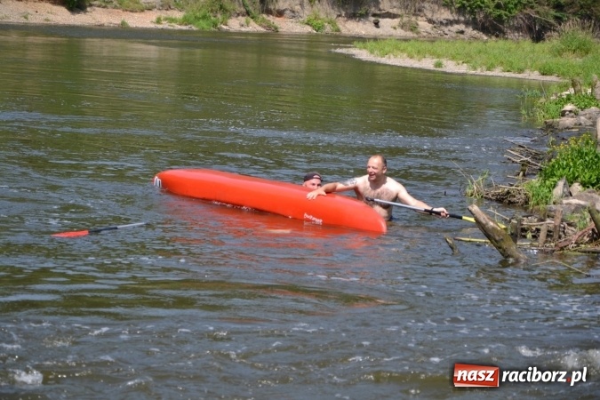 Zdjęcie w galerii na portalu naszraciborz.pl: Graniczne meandry otwarte. Gmina Krzyżanowice i miasto Bogumin oficjalnie rozpoczęli sezon wodniacki  wiadomości z regionu