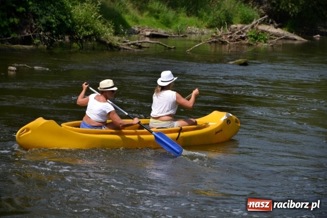 Zdjęcie w galerii na portalu naszraciborz.pl: Graniczne meandry otwarte. Gmina Krzyżanowice i miasto Bogumin oficjalnie rozpoczęli sezon wodniacki  wiadomości z regionu