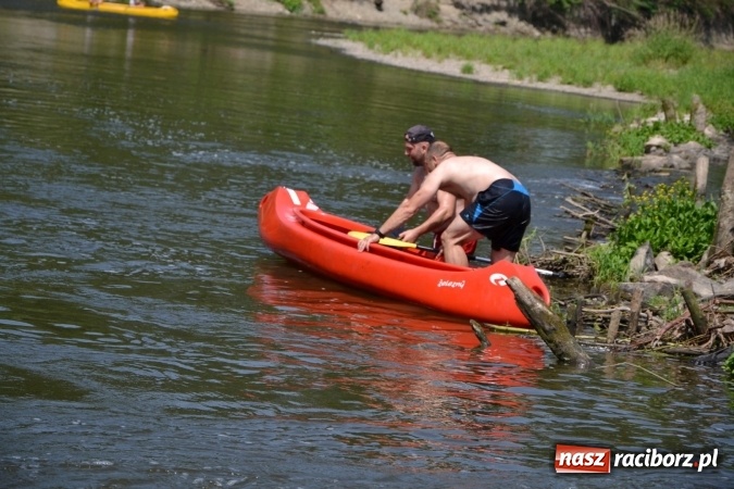 Zdjęcie w galerii na portalu naszraciborz.pl: Graniczne meandry otwarte. Gmina Krzyżanowice i miasto Bogumin oficjalnie rozpoczęli sezon wodniacki  wiadomości z regionu