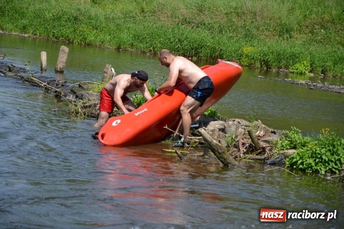 Zdjęcie w galerii na portalu naszraciborz.pl: Graniczne meandry otwarte. Gmina Krzyżanowice i miasto Bogumin oficjalnie rozpoczęli sezon wodniacki  wiadomości z regionu