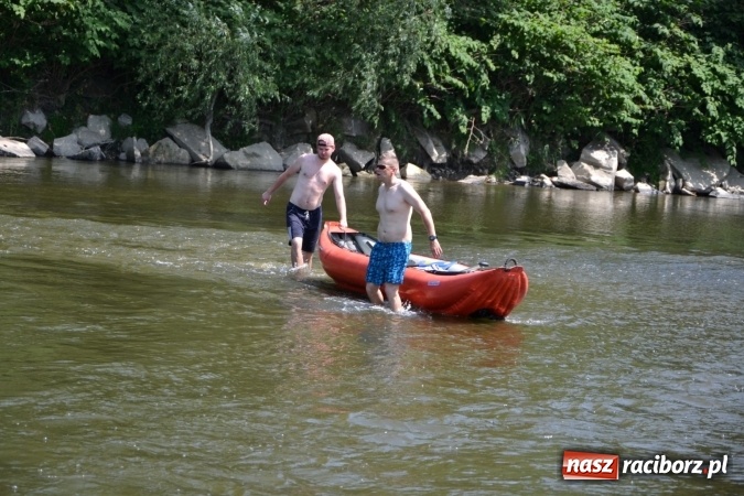 Zdjęcie w galerii na portalu naszraciborz.pl: Graniczne meandry otwarte. Gmina Krzyżanowice i miasto Bogumin oficjalnie rozpoczęli sezon wodniacki  wiadomości z regionu