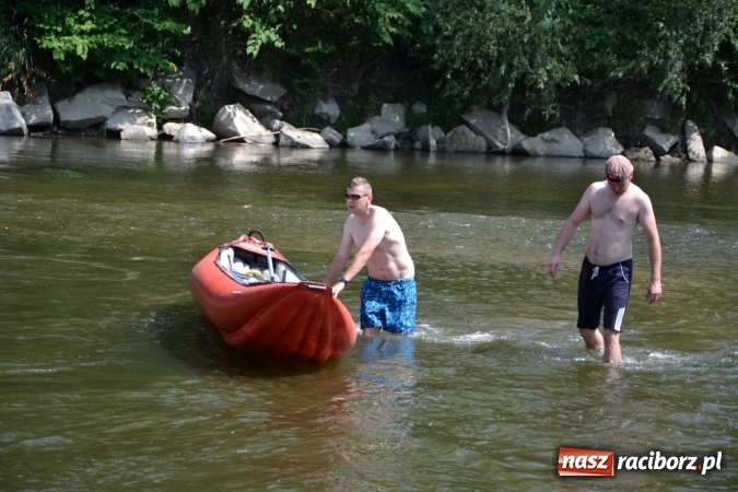Zdjęcie w galerii na portalu naszraciborz.pl: Graniczne meandry otwarte. Gmina Krzyżanowice i miasto Bogumin oficjalnie rozpoczęli sezon wodniacki  wiadomości z regionu