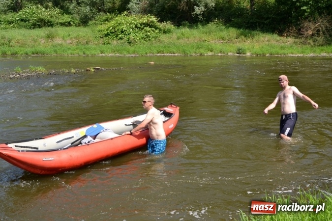 Zdjęcie w galerii na portalu naszraciborz.pl: Graniczne meandry otwarte. Gmina Krzyżanowice i miasto Bogumin oficjalnie rozpoczęli sezon wodniacki  wiadomości z regionu