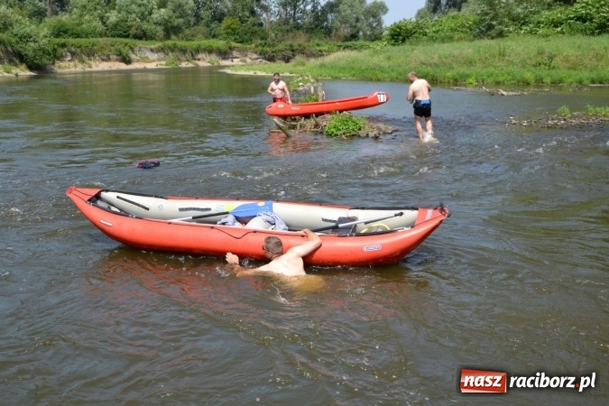 Zdjęcie w galerii na portalu naszraciborz.pl: Graniczne meandry otwarte. Gmina Krzyżanowice i miasto Bogumin oficjalnie rozpoczęli sezon wodniacki  wiadomości z regionu