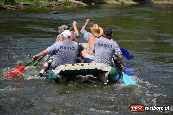 Zdjęcie w galerii na portalu naszraciborz.pl: Graniczne meandry otwarte. Gmina Krzyżanowice i miasto Bogumin oficjalnie rozpoczęli sezon wodniacki  wiadomości z regionu