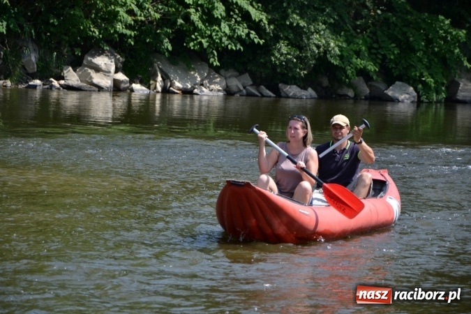 Zdjęcie w galerii na portalu naszraciborz.pl: Graniczne meandry otwarte. Gmina Krzyżanowice i miasto Bogumin oficjalnie rozpoczęli sezon wodniacki  wiadomości z regionu