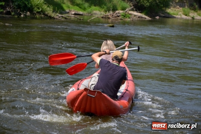 Zdjęcie w galerii na portalu naszraciborz.pl: Graniczne meandry otwarte. Gmina Krzyżanowice i miasto Bogumin oficjalnie rozpoczęli sezon wodniacki  wiadomości z regionu