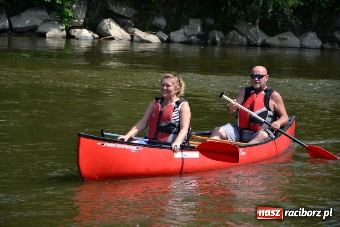 Zdjęcie w galerii na portalu naszraciborz.pl: Graniczne meandry otwarte. Gmina Krzyżanowice i miasto Bogumin oficjalnie rozpoczęli sezon wodniacki  wiadomości z regionu