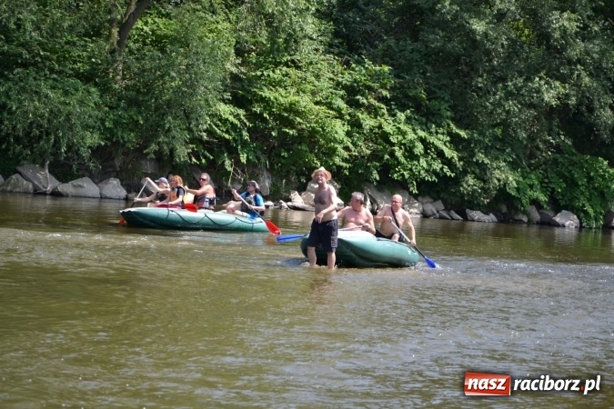 Zdjęcie w galerii na portalu naszraciborz.pl: Graniczne meandry otwarte. Gmina Krzyżanowice i miasto Bogumin oficjalnie rozpoczęli sezon wodniacki  wiadomości z regionu
