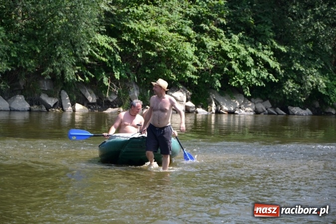 Zdjęcie w galerii na portalu naszraciborz.pl: Graniczne meandry otwarte. Gmina Krzyżanowice i miasto Bogumin oficjalnie rozpoczęli sezon wodniacki  wiadomości z regionu
