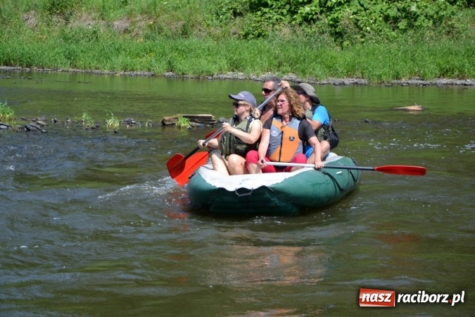 Zdjęcie w galerii na portalu naszraciborz.pl: Graniczne meandry otwarte. Gmina Krzyżanowice i miasto Bogumin oficjalnie rozpoczęli sezon wodniacki  wiadomości z regionu