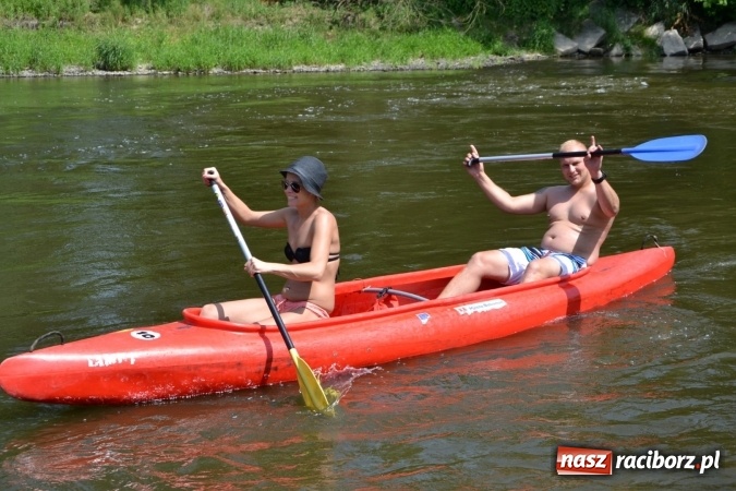 Zdjęcie w galerii na portalu naszraciborz.pl: Graniczne meandry otwarte. Gmina Krzyżanowice i miasto Bogumin oficjalnie rozpoczęli sezon wodniacki  wiadomości z regionu