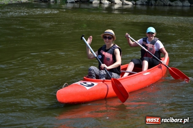 Zdjęcie w galerii na portalu naszraciborz.pl: Graniczne meandry otwarte. Gmina Krzyżanowice i miasto Bogumin oficjalnie rozpoczęli sezon wodniacki  wiadomości z regionu