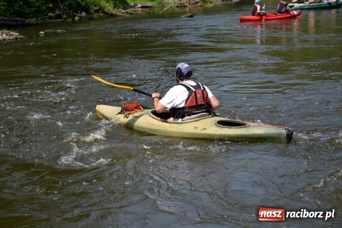 Zdjęcie w galerii na portalu naszraciborz.pl: Graniczne meandry otwarte. Gmina Krzyżanowice i miasto Bogumin oficjalnie rozpoczęli sezon wodniacki  wiadomości z regionu
