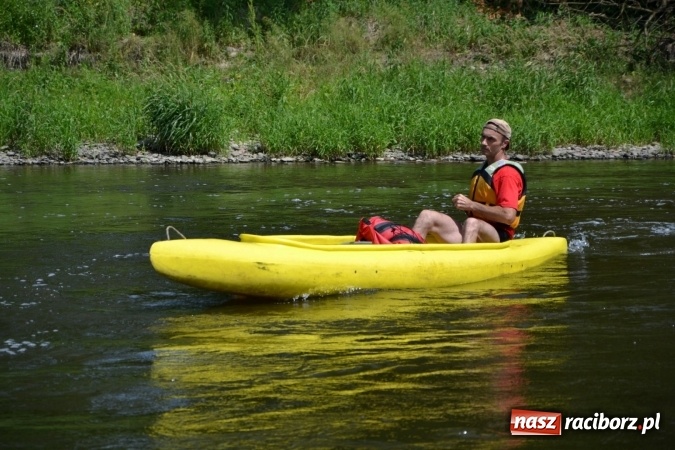 Zdjęcie w galerii na portalu naszraciborz.pl: Graniczne meandry otwarte. Gmina Krzyżanowice i miasto Bogumin oficjalnie rozpoczęli sezon wodniacki  wiadomości z regionu