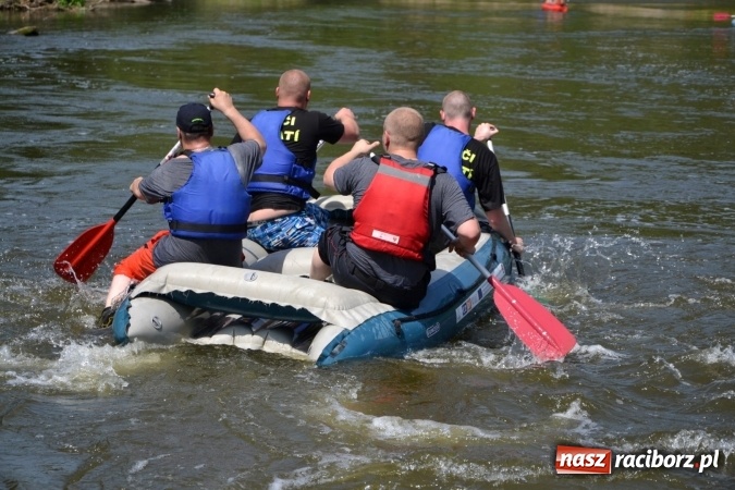 Zdjęcie w galerii na portalu naszraciborz.pl: Graniczne meandry otwarte. Gmina Krzyżanowice i miasto Bogumin oficjalnie rozpoczęli sezon wodniacki  wiadomości z regionu